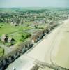 Photos aériennes de Courseulles-sur-Mer (14470) - Autre vue | Calvados, Basse-Normandie, France - Photo réf. 51566 - La plage Ouest de la localit a accueilli W. Churchill et Le gnral De Gaulle qui se rendaient  Bayeux le 12 juin 1944.