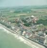 Photos aériennes de Sangatte (62231) - Autre vue | Pas-de-Calais, Hauts-de-France, France - Photo réf. 52201 - Une digue protge les habitations de la mer.