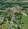 Photos aériennes de "donjon" - Photo réf. 53166 - On distingue le donjon de la Toque au centre du bourg.