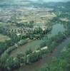 Photos aériennes de "plan" - Photo réf. 54487 - Le plan d'eau et les installation du Mas le long de l'Allier.