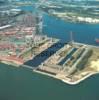 Photos aériennes de "quai" - Photo réf. 56369 - Le port industriel du Havre (Seine-Maritime).