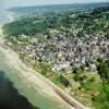 Photos aériennes de "village" - Photo réf. 56631 - Le village se situe au bord de la mer.
