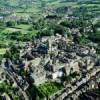 Photos aériennes de "ardoises" - Photo réf. 56725 - La Grand'Place est borde de maisons anciennes  hauts toits d'ardoises, et de l'glise Saint-Nicolas rige en collgiale par Louise d'Albert en 1534.