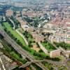 Photos aériennes de "seconde" - Photo réf. 58483 - Entre le boulevard de Metz et l'A25, de nombreuses tours ont été construites dans l'urgence, après la Seconde Guerre Mondiale.