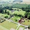 Photos aériennes de "Plan" - Photo réf. 61213 - Le château et son parc avec, en premier plan, une ferme.