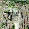 Photos aériennes de Chartres (28000) | Eure-et-Loir, Centre, France - Photo réf. 61455 - De l'édifice des XIè et XIIè siècles, il subsiste la crypte, les tours et le reste date d'une reconstruction du XIIIè après l'incendie de 1194.