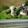 Photos aériennes de "poste" - Photo réf. 61680 - Le long de l'autoroute, un château d'eau aux couleurs de la poste.