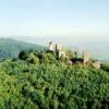 Photos aériennes de "montagne" - Photo réf. 61806 - Dominant la plaine d'Alsace, les ruines de l'un des trois chteaux d'Eguisheim.