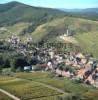Photos aériennes de "vignes" - Photo réf. A00518 - Le château du Wineck domine le village.