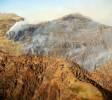 Photos aériennes de "fumée" - Photo réf. 61885 - Il s'agit d'écobuage qui s'est étendu à la forêt du côté de Ferrières (Pyrénées-Atlantiques) en Février 2002.