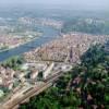 Photos aériennes de "cité" - Photo réf. 62244 - La cité est implantée sur un coude du Rhône.