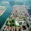 Photos aériennes de "rhone" - Photo réf. 62246 - La cité est implantée sur un coude du Rhône.