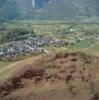 Photos aériennes de "dominé" - Photo réf. A01627 - Un calvaire domine le village.