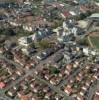 Photos aériennes de "Quartier" - Photo réf. A01736 - Quartier d'habitations à proximité du stade d'athlétisme.