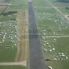 Photos aériennes de "tente" - Photo réf. N001416 - L'arodrome sert de base de rassemblement  des milliers de plerins.