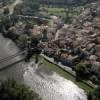 Photos aériennes de "village" - Photo réf. N002122 - Le village et son pont suspendu qui enjambe l'Allier.
