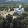 Photos aériennes de "corbusier" - Photo réf. N017813 - Construite en 1955 par Le Corbusier, la chapelle de Ronchamp ou la chapelle Notre-Dame du Haut attire de nombreux visiteurs avec sa forme atypique.