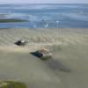 Photos aériennes de "gironde" - Photo réf. N019494 - Les Cabanes Tchanquées sur l'Ile aux Oiseaux dans le Bassin d'Arcachon (Gironde).