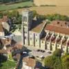 Photos aériennes de "patrimoine" - Photo réf. N019883 - La Basilique Sainte Marie-Madeleine de Vezelay, un chef d'oeuvre de l'art roman, est classe au Patrimoine Mondial de l'UNESCO depuis 1979.