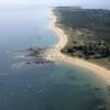 Photos aériennes de L'Île-d'Yeu (85350) | Vendée, Pays de la Loire, France - Photo réf. N025169 - D'un cot une longue plage, de l'autre des falaises aux criques multiples.