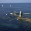 Photos aériennes de "phare" - Photo réf. N025201 - Il s'agit de la tourelle-balise des Chiens Perrins, sur l'Ile d'Yeu (Vendée).