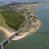 Photos aériennes de "côte" - Photo réf. N025338 - Le pont de l'le de Noirmoutier arrive ici.