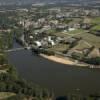 Photos aériennes de Apremont (85220) | Vendée, Pays de la Loire, France - Photo réf. N025371 - Le fleuve La Vie traverse la ville.