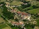 Photos aériennes de "tours" - Photo réf. T040843 - Ce château féodal du XIIè siècle défendait autrefois le passage entre Cluny et Mâcon et possédait 13 tours.