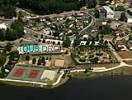 Photos aériennes de "base" - Photo réf. T042022 - La base de loisirs avec son lac, ses terrains de tennis et sa piscine