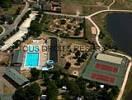 Photos aériennes de "piscine" - Photo réf. T042025 - La base de loisirs avec son lac, ses terrains de tennis et sa piscine