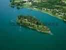 Photos aériennes de "Lago" - Photo réf. T044955 - L'Isola dei Cipressi, collina naturale di 13 metri, ha un'estensione di circa 18.000 mq.