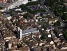 Photos aériennes de "cathédrale" - Photo réf. T045429 - Au coeur de la ville, la cathédrale dont les deux tours de quarante mètres de haut dominent les toits des maisons.