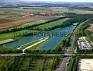  - Photo réf. T048859 - Ce plan d'eau a la forme peu commune est utilis pour faire du ski nautique.