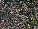 Photos aériennes de "ville" - Photo réf. T049043 - On sent le caractère circulaire et fortifié de la vieille-ville.