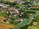 Photos aériennes de "bourgogne" - Photo réf. T049302 - Le Canal de Bourgogne passe au village.