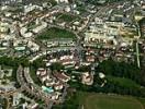 Photos aériennes de "place" - Photo réf. T050078 - Les logements agencés en demi-cercle s'étendent autour de la place de l'Amérique et le château de Pouilly.