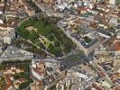 Photos aériennes de "place" - Photo réf. T050217 - Le square Darcy, la place qui porte le même nom et la porte Guillaume