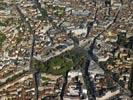 Photos aériennes de "place" - Photo réf. T050218 - Le square Darcy, la place qui porte le même nom et la porte Guillaume