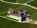 Photos aériennes de "vignoble" - Photo réf. T052642 - Le clos de Vougeot (Côte-d'Or) est un vignoble réputé de la Bourgogne.