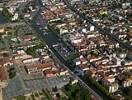 Photos aériennes de "ville" - Photo réf. T053395 - Le canal du Centre traverse la ville sur toute sa longueur.