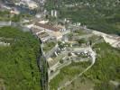 Photos aériennes de "ville" - Photo réf. T056507 - La Citadelle Vauban est perchée à plus de 100 mètres au-dessus de la ville de Besançon (Doubs).