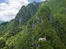 Photos aériennes de "piton" - Photo réf. T057713 - Une chapelle coince sur un piton rocheux  Bagolino, Italie.