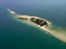 Photos aériennes de "lago" - Photo réf. T062277 - Fr : L'Ile San Biagio, Lac de Garde, Manerba del Garda, Italie. It : Isola San Biagio, Lago di Garda, Manerba del Garda, Italia.