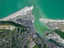 Photos aériennes - Ports et bateaux de plaisance - Photo réf. T069651 - Le port et la vieille ville du Tréport (Seine-Maritime) en vue verticale.