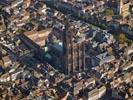 Photos aériennes de "cathedrale" - Photo réf. T069732 - L'imposante cathdrale Notre-Dame de Strasbourg (Bas-Rhin) est le monument principal du classement de la Grande Ile de Strasbourg au Patrimoine Mondial de l'UNESCO.