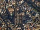 Photos aériennes de "unesco" - Photo réf. T069736 - L'imposante cathédrale Notre-Dame de Strasbourg (Bas-Rhin) est le monument principal du classement de la Grande Ile de Strasbourg au Patrimoine Mondial de l'UNESCO.