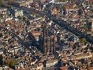 Photos aériennes de "patrimoine" - Photo réf. T069738 - L'imposante cathdrale Notre-Dame de Strasbourg (Bas-Rhin) est le monument principal du classement de la Grande Ile de Strasbourg au Patrimoine Mondial de l'UNESCO.