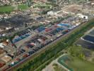 Photos aériennes de "usine" - Photo réf. T070282 - Il s'agit de l'usine Saint-Gobain où sont fabriquées les très répandues plaques d'égout en fonte marquées PAM pour Pont-à-Mousson..