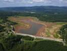 Photos aériennes de "barrage" - Photo réf. T070397 - Le Bassin de Champagney (Haute-Saône), réservoir d'eau, est vidangé régulierement pour entretenir les berges et le barrage.