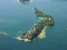 Photos aériennes de "de" - Photo réf. T099167 - Fr : L'Ile Del Garda dans le Lac de Garde,  San Felice del Benaco, Italie. It : Isola del Garda, Lago di Garda, San Felice del Benaco, Italia. 